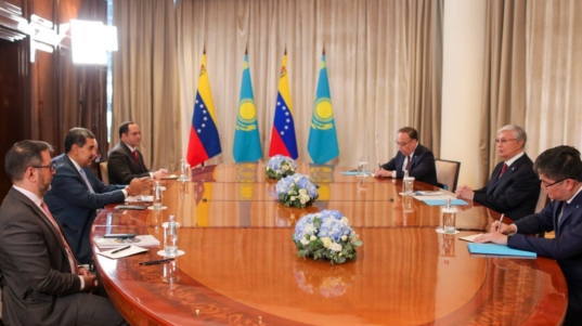 Nicolas-Maduro-y-Kassym-Jomart-Tokayev-presidente-de-la-Republica-de-Kazajistan-2